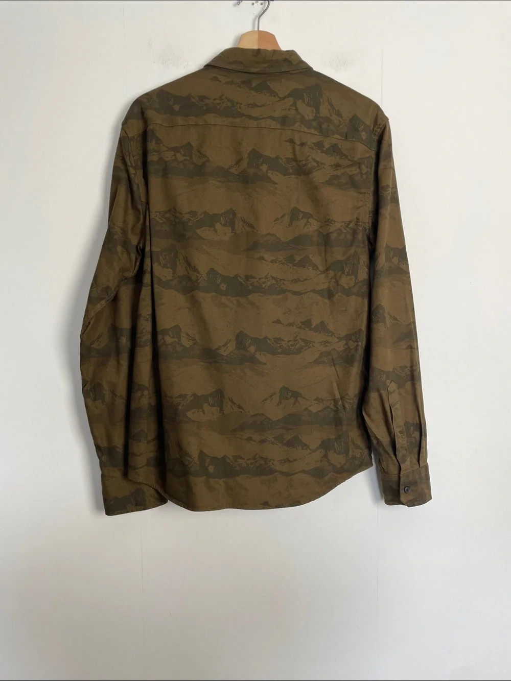 Banana Republic Luxe Flannel Untucked Slim Fit Camo Button up Men's M Shirt